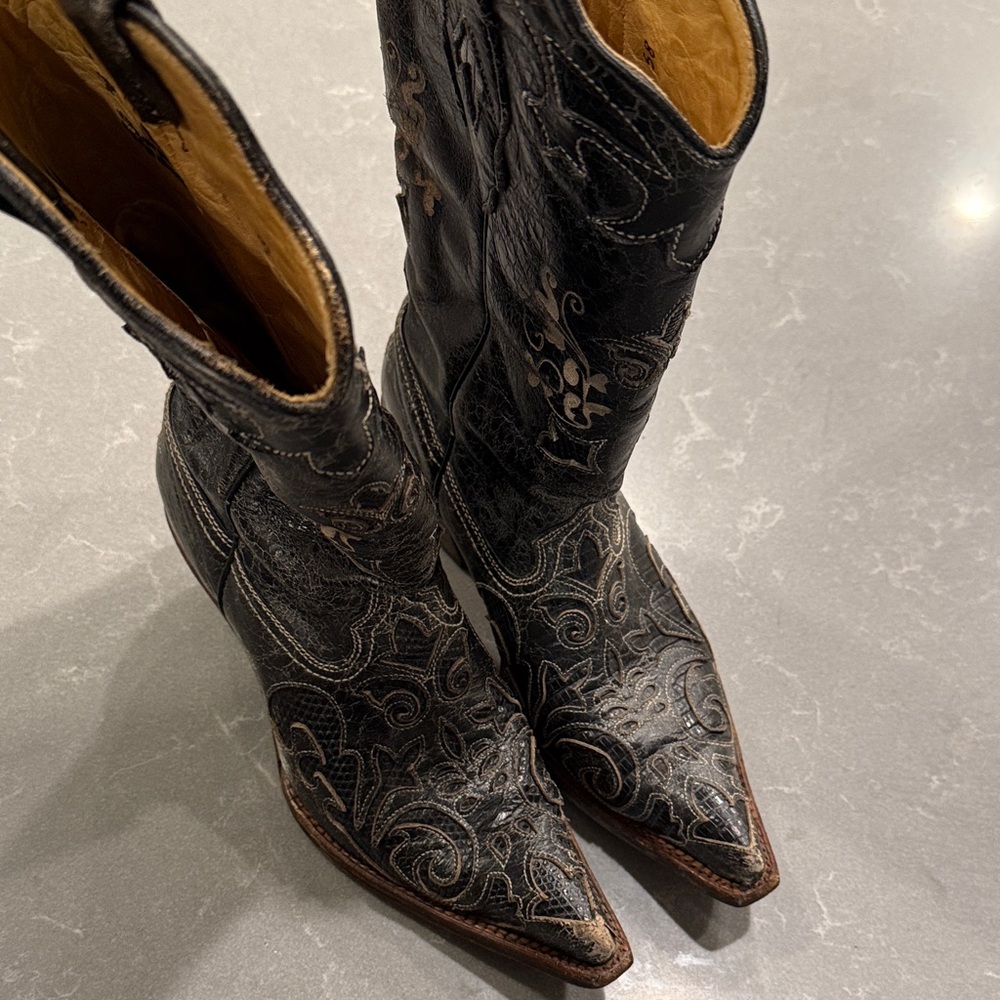 Corral Vintage Black Leather Boots - Picture 10 of 13
